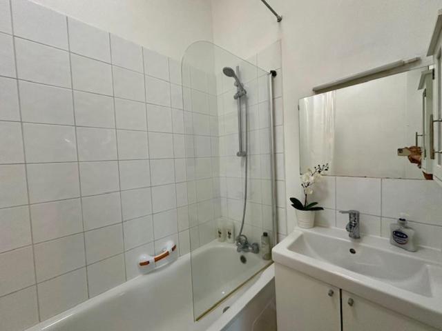 & Charming 2-3 Bed In Kensington, 2 Minutes To Tube, Piccadilly & District Lines, Stunning Garden Views Apartamento